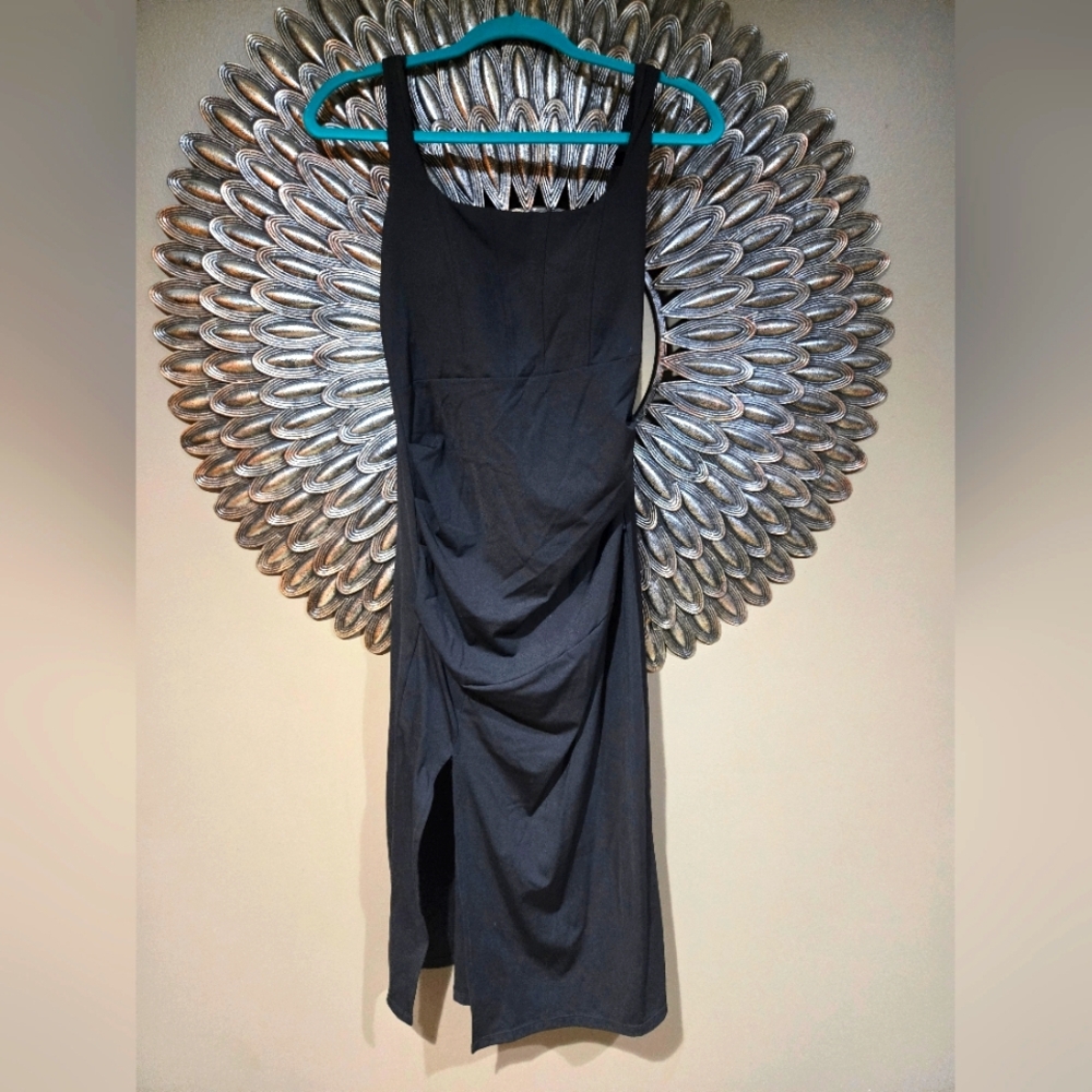 HALARA Chic Black Dress